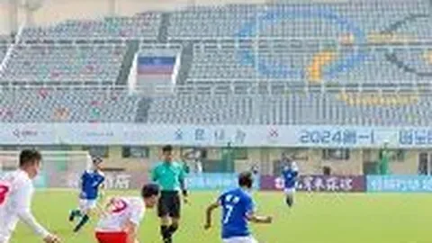 张纪中与娇妻甜蜜互动，七旬老人幸福笑容满面